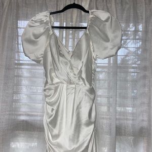 Super cute silk dress form Lulus! 🐚🪸✨